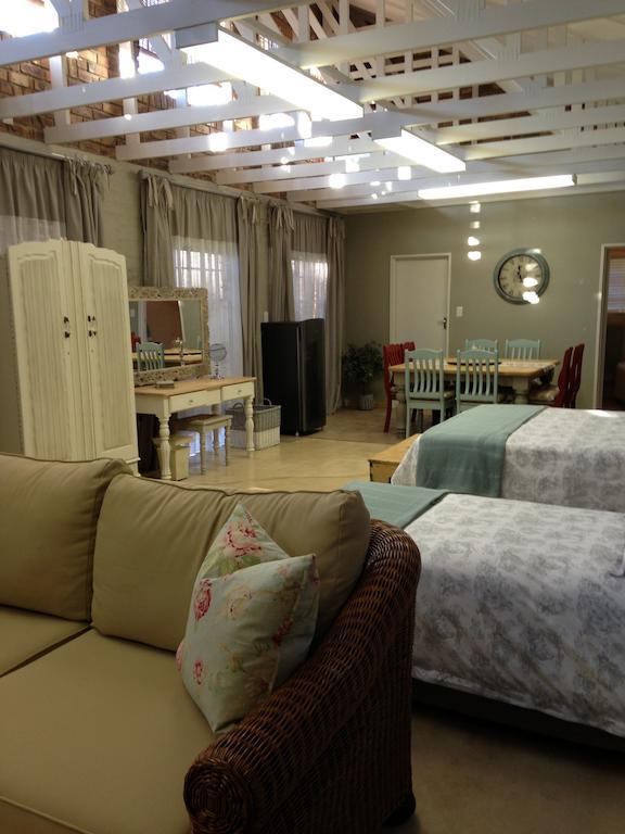 Anne'S Place Potchefstroom Habitación foto